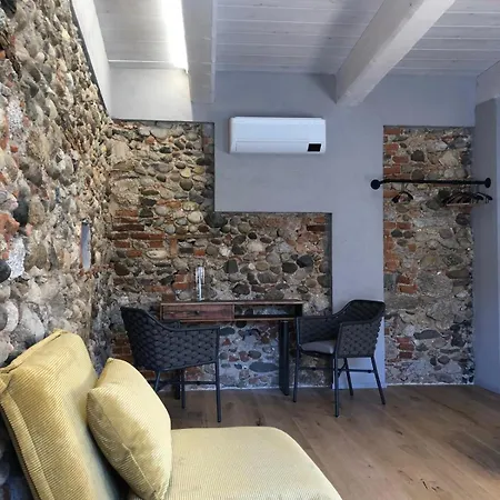 Decanter House - Wine Alto Piemonte ファームステイ