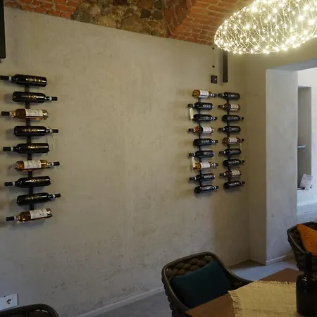 Decanter House - Wine Alto Piemonte ファームステイ