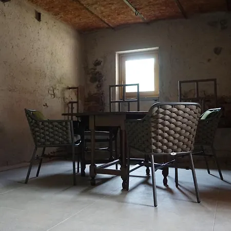 Farma Decanter House - Wine Alto Piemonte Borgomanero