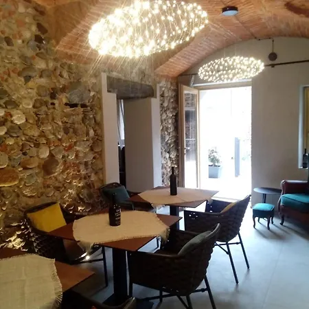 Decanter House - Wine Alto Piemonte Borgomanero