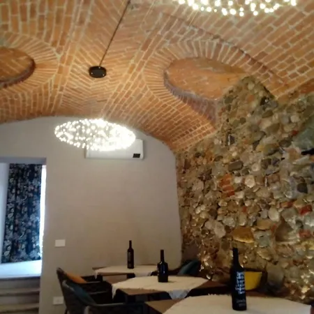 Decanter House - Wine Alto Piemonte ファームステイ *