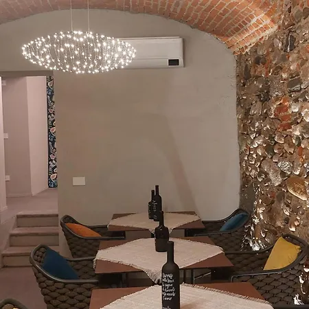 Decanter House - Wine Alto Piemonte