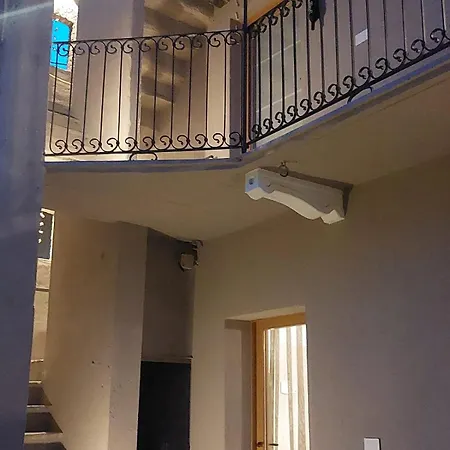 Bauernhof Decanter House - Wine Alto Piemonte