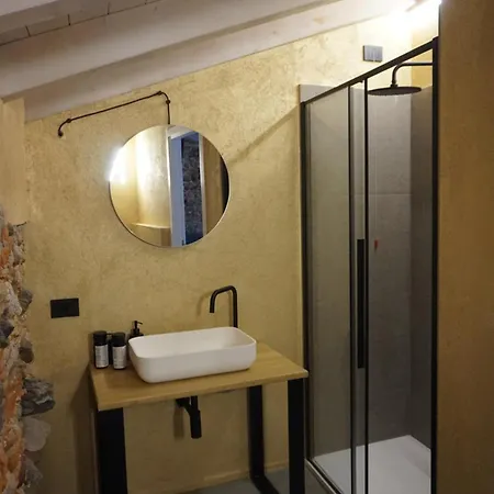 Decanter House - Wine Alto Piemonte ファームステイ ボルゴマネーロ