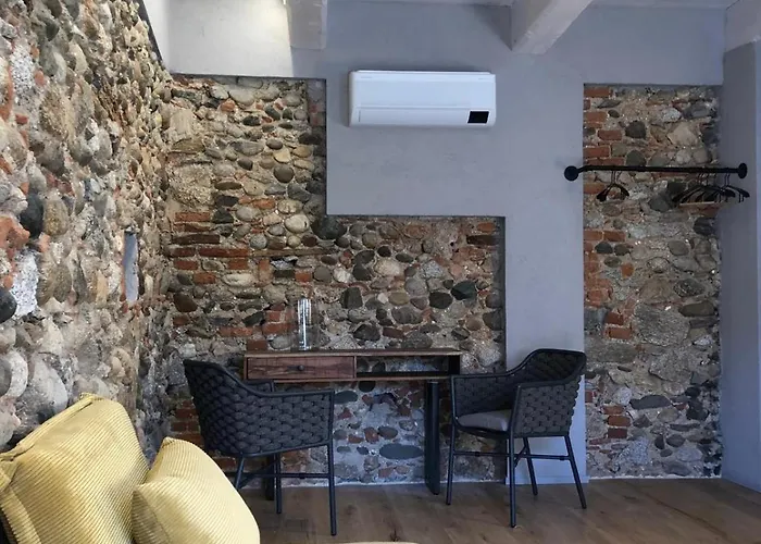 Decanter House - Wine Alto Piemonte Farmház