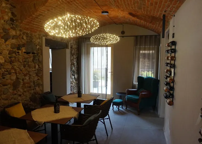 Decanter House - Wine Alto Piemonte Lantgård *