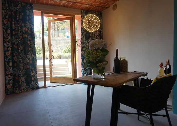Decanter House - Wine Alto Piemonte Lantgård Borgomanero