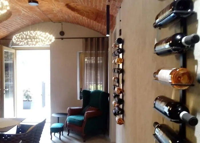 Decanter House - Wine Alto Piemonte Lantgård Borgomanero