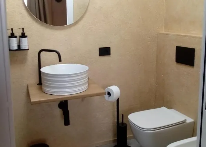 Decanter House - Wine Alto Piemonte Lantgård *